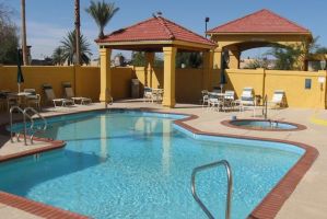 cheap double bedrooms in phoenix La Quinta Inn & Suites by Wyndham Phoenix I-10 West