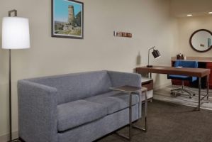 group accommodation surprise Hampton Inn & Suites Phoenix-Surprise