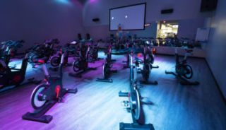 indoor cycling surprise EōS Fitness