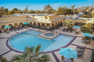 working womens hostel tucson La Quinta Inn & Suites by Wyndham Tucson - Reid Park